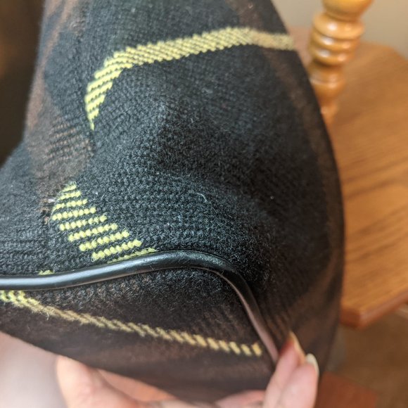 Auth Burberry Wool Hobo bag (would trade for a pink & beige straps Burberry bag) - Picture 5 of 15